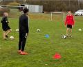 Bild: Fachtan/exb
Seit Montag dürfen die Nachwuchskicker des DFB-Stützpunktes Poppenreuth wieder trainieren. Nach fünfeinhalb Monaten Paus steht das Techniktraining mit entsprechendem Abstand im Fokus.
