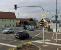 Bild: lnz
Auf den schlechten Zustand der Färberbrücke und der Fahrbahn auf der darüber liegenden Ampelkreuzung hat die SPD-Fraktion im Mitterteicher Stadtrat hingewiesen. Sie fordert vom zuständigen Straßenbauamt eine baldige Sanierung und die Schaffung eines Kreisverkehrs.