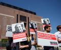 Archivbild: Gregor Fischer, dpa
Juli 2018 in Berlin: Mitarbeiter und Aktivisten von Reporter ohne Grenzen demonstrieren mit Plakaten vor der ägyptischen Botschaft für die Freilassung eines in Ägypten inhaftierten Fotojournalisten. Reporter ohne Grenzen dokumentiert Verstöße gegen die Presse- und Informationsfreiheit weltweit.