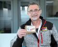 Bild: WOLFGANG STEINBACER
Siegfried Melchner aus Neukirchen bei Sulzbach-Rosenberg zieht es immer wieder in Krisengebiete wie die "Republik Arzach" im Kaukasus, von der er einen Aufnäher an der Jacke trägt. Mitunter vertraut er bei seinen Touren auf den internationalen Presseausweis, den er sich vor Langem in London ausstellen ließ.