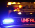 Symbolbild: Malte Christians/dpa
Ein Polizeiwagen steht mit eingeschaltetem Blaulicht an einer Unfallstelle. Auf der A3 im Landkreis Regensburg hat sich ein schwerer Unfall ereignet.