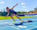 Bild: Privat/exb
Corinna Schwab beim Start-Training auf Gran Canaria. Vier Wochen lang bereiteten sich rund 30 Leichtathleten in einem Trainingslager auf die Olympia-Saison vor. Ein Schwerpunkt der 22-Jährigen aus Hiltersdorf war das Staffeltraining für die World Athletics Relays am ersten Mai-Wochenende in Polen.