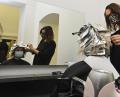Bild: Petra Hartl
Wer zum Friseur geht, benötigt ab Samstag, 24. April, einen aktuellen negativen Corona-Test. Das schreibt die bundesweite Notbremse ab einer Inzidenz von mehr als 100 vor.