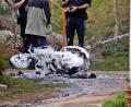Bild: jma
Die Feuerwehren löschen die brennende Vespa vollständig ab.