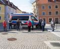 Bild: wel
Im Beisein der Frauenbund-Vorstandschaft und des Geistlichen Beirats überreichte Vorsitzende Angelika Vogl 1000 Euro aus dem Verkauf der Palmbüschel und Osterkerzen an das Team des "Wünschewagens", Projektleiterin Katharina Hertweck und ASB-Geschäftsführer Andreas Brunner.