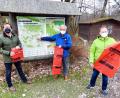 Bild: hai
Zum Startschuss der Aktion „Spurlos wandern - Müll vermeiden“ trafen sich stellvertretender Vorsitzender und Dritter Bürgermeister Franc Dierl, FGV-Vorsitzender Dieter Kottwitz sowie Bürgermeister Christian Porsch auf der Tauritzmühle (von links).