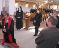 Bild: nm
André Fischer segnete den neuen Flossenbürger Pfarrer Volker Wappmann. Für drei Jahre kümmert sich der nun um die evangelische Pfarrei in der Grenzgemeinde.