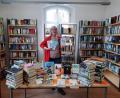 Bild: bph
Bücherei-Leiterin Elfriede Jauernig präsentieret stolz die neuesten Errungenschaften der Pfarrbücherei St. Johannes Nabburg. 70 neue Bücher aus der Bestsellerliste: Romane, Krimis und Sachbücher.