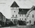 Bild: Stadtarchiv Vilseck
Otto Eckstein kaufte 1908 die seit 1836 bestehende Apotheke im „Weihertor“, später „Apothekertor“, dem Vorbesitzer Horstmann ab.