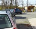 Bild: fsb
Im Auto warten die Getesteten auf dem Constantia-Werksgelände auf die Ergebnisse.
