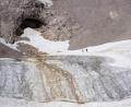 Bild: Sven Hoppe/dpa
Ausflügler auf der Zugspitze bei einem Spaziergang über den Gletscher in Garmisch-Partenkirchen.