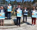 Bild: Hirsch
Werben für die erste digitale Bildungsmesse im Landkreis Schwandorf (von links): Peter Wild, Armin Erben, Richard Brunner, Florian Schmid, Thomas Ebeling, Wolfgang Reif und Michael Wölfel.