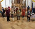 Bild: ibj
Vorsitzende Hildegard Gallitzendörfer (hinten rechts) gratuliert und dankt bei der 50-Jahr-Feier des Hahnbacher Frauenbunds den Gründungsmitgliedern.