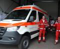 Bild: prh
Vorsitzender Lukas Pensky und sein Stellvertreter Alexander Schuller (von links) freuen sich über das neue Einsatzfahrzeug der Wasserwacht Ortsgruppe Neustadt. Es sollte beim 75-Jährigen Jubiläum eine größere Rolle spielen.