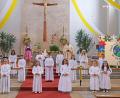 Bild: twi
15 Kinder feierten ihre Erstkommunion in St. Josef in Unterköblitz. Das Sakrament spendete Pfarrer Markus Ertl. Begleitet wurden die Kinder von Klassenlehrerin Christina Diermeier.