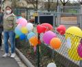 Bild: grm
Kinder, Eltern und auch das Kita-Team der Kita St. Otto in Irchenrieth wünschen sich alsbaldigen „normalen Betrieb“ für alle Kinder. Im Rahmen der Aktion „Lobby für Kinder“ wurden Luftballone und Wunschzettel an den Zaun geheftet.