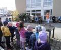 Bild: Kindertagesstätte Loderhof/exb
Die Mädchen und Buben der evangelischen Kindertagesstätte Loderhof besuchen das Caritas-Haus St. Barbara.