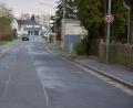Bild: jr
Kritik gab es im Stadtrat, weil an der Porzellinerstraße (Bild) und der Marktredwitzer Straße immer wieder Lastwagen parkten. Die Stadt will nun die Polizei einschalten.