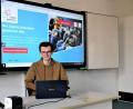 Bild:  Christiane Krämer/exb
Christian Graf (Q11) im digitalen Klassenzimmer des GMG.