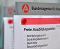 Bild: Martin Schutt/dpa
Im Landkreis Schwandorf gibt es deutlich mehr Ausbildungsplätze als Bewerber um eine Lehrstelle. .
