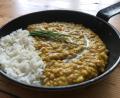 Bild:  Michael Schiffer
Die ursprünglich roten Linsen werden beim Kochen gelb. Zum Dhal-Curry schmecken Reis oder Brot.