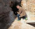 Bild: ow
Bei Baggerarbeiten für die Versorgungsleitungen im Gehsteig wurde in der nordöstlichen Ecke des Markplatzes ein unteririscher Gang entdeckt. Bürgermeister Wolfgang Haberberger will diesen von dem Archäologen, der die Baumaßnahmen stets begleitet, untersuchen lassen.