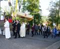 Archivbild: bey
Zum Kreuzbergfest im September 2019 zog Stadtpfarrer Pater Hans Ring letzmals mit dem Allerheiligsten von der Stadtpfarrkirche St. Sigismund hoch zur Kreuzbergkirche.