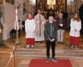Bild: Christa Forster/exb
Julian Reitinger (vorne) hört als Ministrant in Pertolzhofen auf. Verabschiedet wurde er durch die Oberministrantinnen, Pfarrer Herbert Rösl und Mesnerin Mathilde Eckl (im Hintergrund).