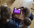 Bild: dob
Erzieher, Eltern und Kinder sind von der Kita-App begeistert und wenden sie eifrig an. Vorbei sind die Zeiten mit viel Papierkram und täglichen Telefonaten. Der Zeitgewinn kommt den Kindern in der Einrichtung zugute.