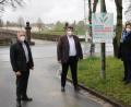 Bild: Wolfgang Fenzl/Landratsamt Tirschenreuth/exb
Auch am Landratsamt hängt schon ein Plakat. Landrat Roland Grillmeier, BRK-Kreisgeschäftsführer Holger Schedl und Regierungsdirektorin Regina Kestel (von links) rufen zum Mitmachen auf.