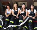 Bild: exb/Zetzl
Die Festdamen ließen sich für den Feuerwehrkalender fotografieren.