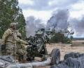 Archivbild: Spc. Rolyn Kropf/U.S. Army
US-Fallschirmjäger feuern auf dem Truppenübungsplatz Grafenwöhr eine Haubitze vom Typ M119 ab. Sie hat eine Kaliber von 105 Millimeter.