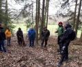 Bild: pz
Hubert Schicker, Marina Schicker, Otto Hecht, Willi Robl, Anton Schicker, Ronny Seifert und Bastian Träger (von links) beim Ortstermin am Trail bei Hundsbach.