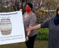 Bild: u
Auch die Frauenbund-Bezirksleitung und die Mitglieder der neun KDFB-Zweigvereine waren mit dabei beim Online-Flashmob „Wir machen das Fass auf!“, mit dem man gegen die ungleiche Verteilung, Unterbezahlung und Unterfinanzierung der Care-Arbeit protestiert (von rechts): Bezirksleiterin Margarete Hirsch und ihre Stellvertreterinnen Petra Stauber und Kerstin Aufschneider.