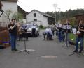 Bild: Kerstin Ebi/exb
Eine kleine Abordnung der Ammerthaler Blaskapelle umrahmt die Freiluftmesse in Fuchsstein musikalisch.
