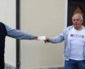 Bild: twg
Strahlende Gesichter bei der Übergabe des Zuschusses: Pfarrer Josef Waleszczuk (von links), Vorsitzender Walter Pirner und Beisitzer Stefan König.