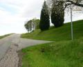 Bild: bey
Der Ausbau der Straße von Steinbach nach Rammelsleuthen (Straßenschild rechts) soll jetzt über den Europäischen Landwirtschaftsfonds für die Entwicklung des ländlichen Raums (ELER) mitfinanziert werden.