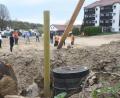 Bild: Gabi Schönberger
Beim Aushub für den Neubau des Betreuten Wohnens entdeckten die Arbeiter an der Böschung völlig unerwartet eine Wasserleitung.