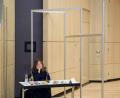 Bild: Wolfgang Steinbacher
Ihr letzter Auftritt im Stadtrat: Sonja Schuhmacher verfolgt die November-Sitzung hinter Plexiglas.