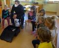 Bild: ld
Harald Thiel war Gast im Kindergarten, um über seine Arbeit zu erzählen und Interesse daran zu wecken.