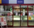 Bild: Wolfgang Steinbacher
Hier können in Amberg am Bahnhof Reisen gebucht und Tickets gekauft werden. Der Schalter soll Ende 2023 durch ein Video-Reisezentrum ersetzt werden.