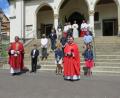Bild: ric
Die zweite Gruppe der Firmlinge nach dem Gottesdienst um 11:00 Uhr mit Pfarrer Thomas Saju (links) und Domkapitular Roland Batz.