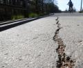 Bild: Gabi Schönberger
Keine Angst, die Erde tut sich nicht auf. Trotzdem müssen Radler auf dem Weg zwischen Mooslohstraße und Thermenwelt aufpassen, um nicht in die Rille zu geraten.
