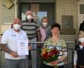 Bild: fpoz
Für ihre 40-jährige Betriebszugehörigkeit dankten die „Schlosser-Metzger“ Christa Neudert. Im Bild vorne von links Stefan Schreyer, Christa Neudert und Isabella Schreyer, dahinter Erwin und Maria Schreyer sowie Christopher Schreyer.