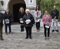Bild: Karl Schwemmer
Bei der Jubelkonfirmation (von links) mit Dekan Markus Rausch Hubert Albert, Sascha Hagen, Tina Moos, Edda Deinzer, Sandra Thiem, Melanie Pöhlmann und Tim Paulus.