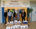 Bild: Johann Vollath/exb
Maria Neugschwendner (links) und Martin Mayer (rechts) überreichten die Boxen an (von links) Seminarrektor Bertram Freundl, Schulleiterin Hannelore Reil-Heining und Seminarrektorin Liane Schuster.