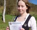 Bild: bö
Rosalie Gardner ist stolz auf das goldene Leistungsabzeichen (D3-Prüfung) des Nordbayerischen Musikbunds.