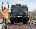 Bild: hbe
Mit Hilfe der Einweiser klappte das Befahren der Eisenbahnwaggons in Schrittgeschwindigkeit ohne Probleme.