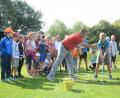 Archivbild: Gabi Schönberger
Der Golfplatz in Schwanhof ist nicht nur bei Kindern beliebt, sondern auch bei Insekten. Das Bild zeigt eine Aktion eines Ferienprogramms auf dem Golfplatz, der nun vom bayerischen Umweltministerium ausgezeichnet wurde.