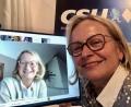 Bild: Frauendorfer, Michaela
Politische Versammlungstätigkeit in Pandemiezeiten: Michaela Frauendorfer erläutert dem Kreisvorstand der Amberger Frauenunion – im Bild auf dem Monitor die Vorsitzende Susanne Herding – die Beweggründe für ihre Kandidatur.
